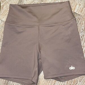 Alo airlift 5” shorts size extra small